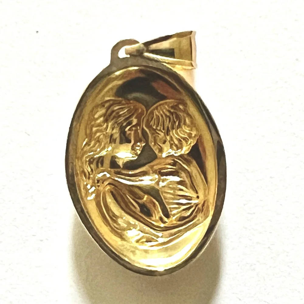 14K Yellow Gold Mother & Child Oval Pendant 1.55g 26x18mm Religious